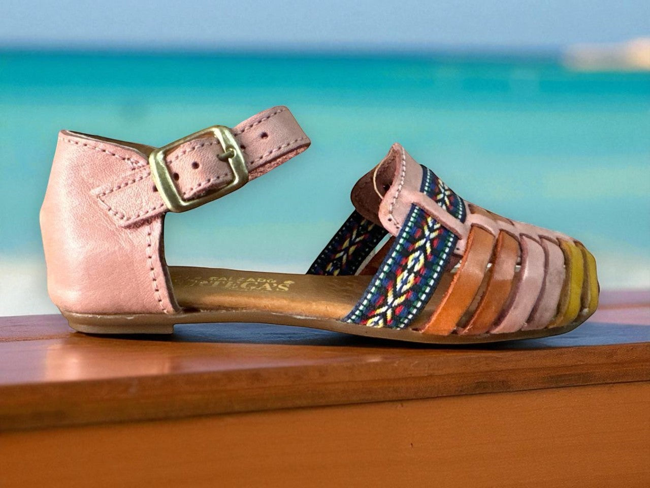 N 5 — Huarache Artesanal Niña · Rosa Claro con Tiras Multicolor · Piel Genuina
